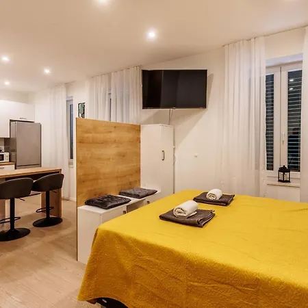 Daire Blue Pearl-split Town Center