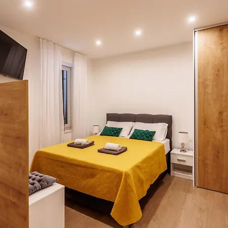 Blue Pearl-split Town Center * Split