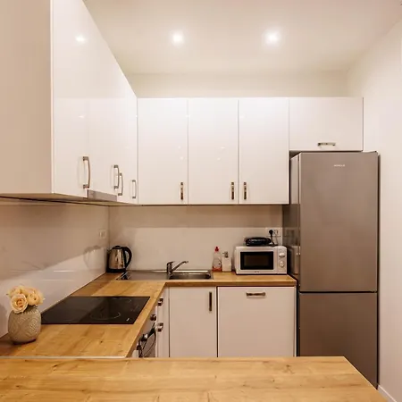 Blue Pearl-split Town Center Apartment