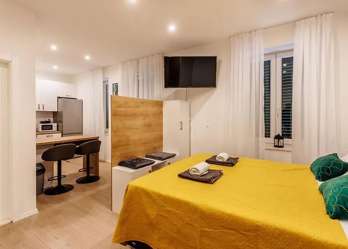 Apartment Blue Pearl-split Town Center