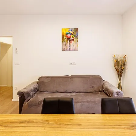 Blue Pearl-split Town Center Spalato