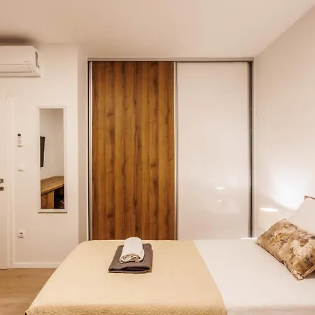 Blue Pearl-split Town Center * Spalato
